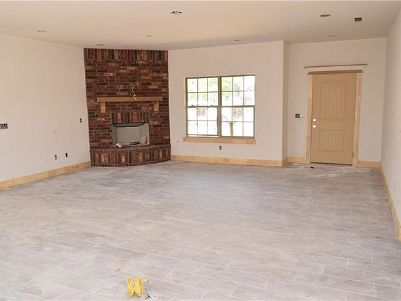2nd image of 529 Mulberry Ln