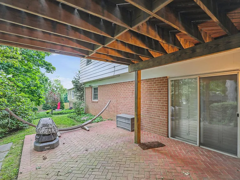 1397 Canterbury Way — Photo 39