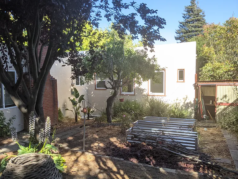 Daniels Ave — Photo 15