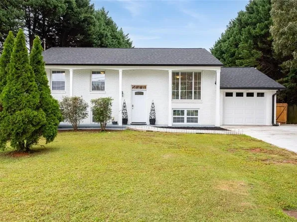 6216 Hayes Dr, Norcross, GA 30093