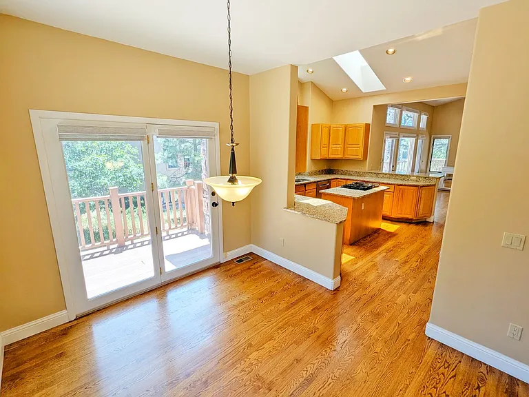 1291 Meadowlake Way — Photo 8