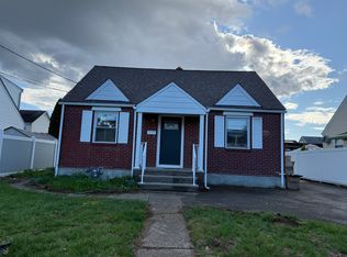 595 Elm Ave, Saddle Brook, NJ 07663