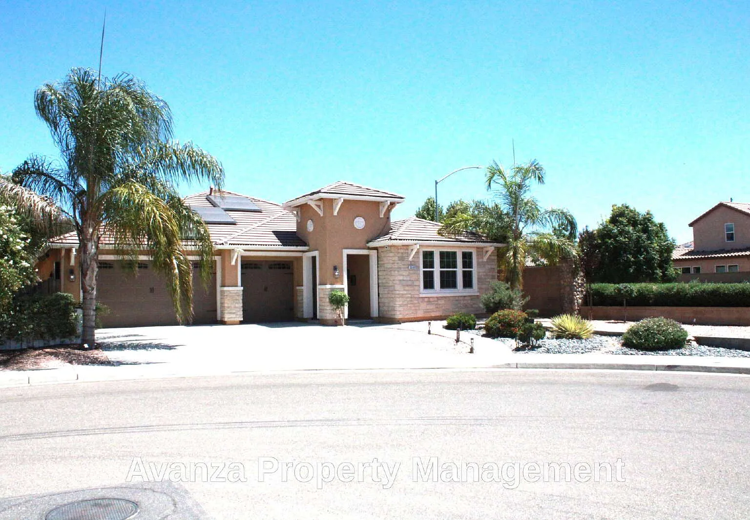 4 bed, 2.5 bath, 2400 sqft, $3,195 — Photo 3