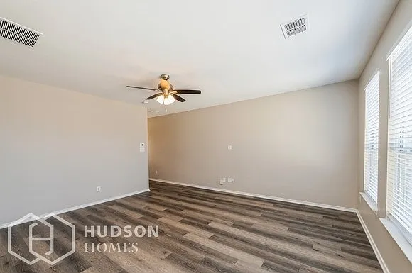 1401 Silver Maple Ln — Photo 6