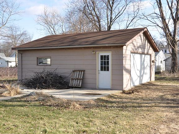 4th image of 303 W Menage Ave