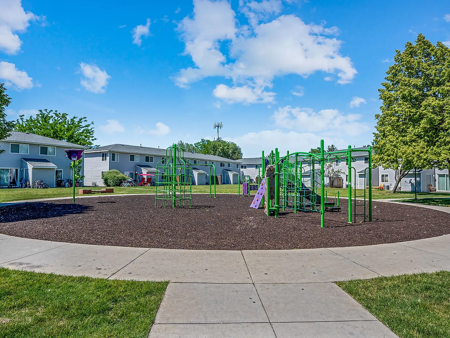 Northwest Pointe Apartments — Photo 1