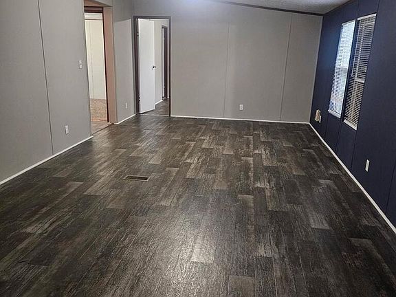 4th image of 45 Spooner Ct