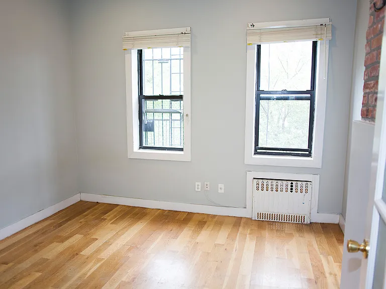 325 Melrose St #3R — Photo 6