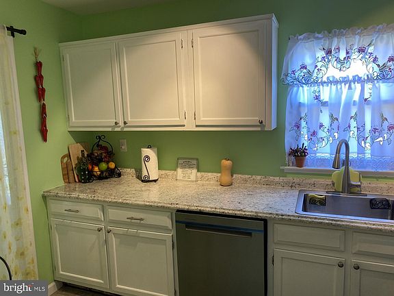 5th image of 224 Huntington Dr