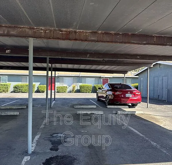 616 N Blackstone St #15 — Photo 13