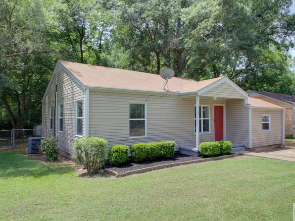 616 Arizona Ave, Wake Village, TX 75501