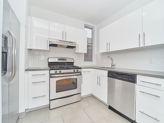 3rd image of 764 Manhattan Ave #22B