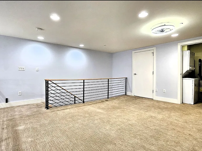 301 NE 4th St #1 — Photo 9