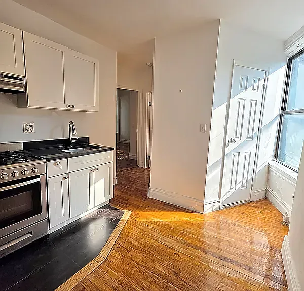 218 Thompson St #27 — Photo 7