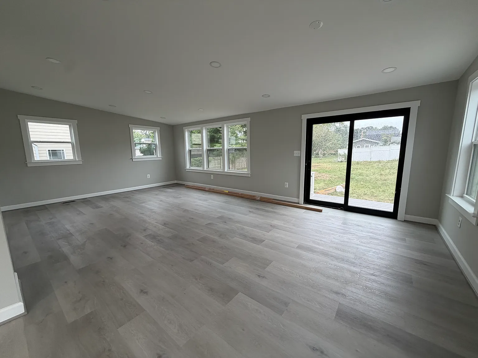 4 bed, 3.5 bath, 2760 sqft, $5,400 — Photo 3