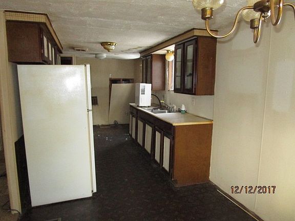 3rd image of 408 N River Dr