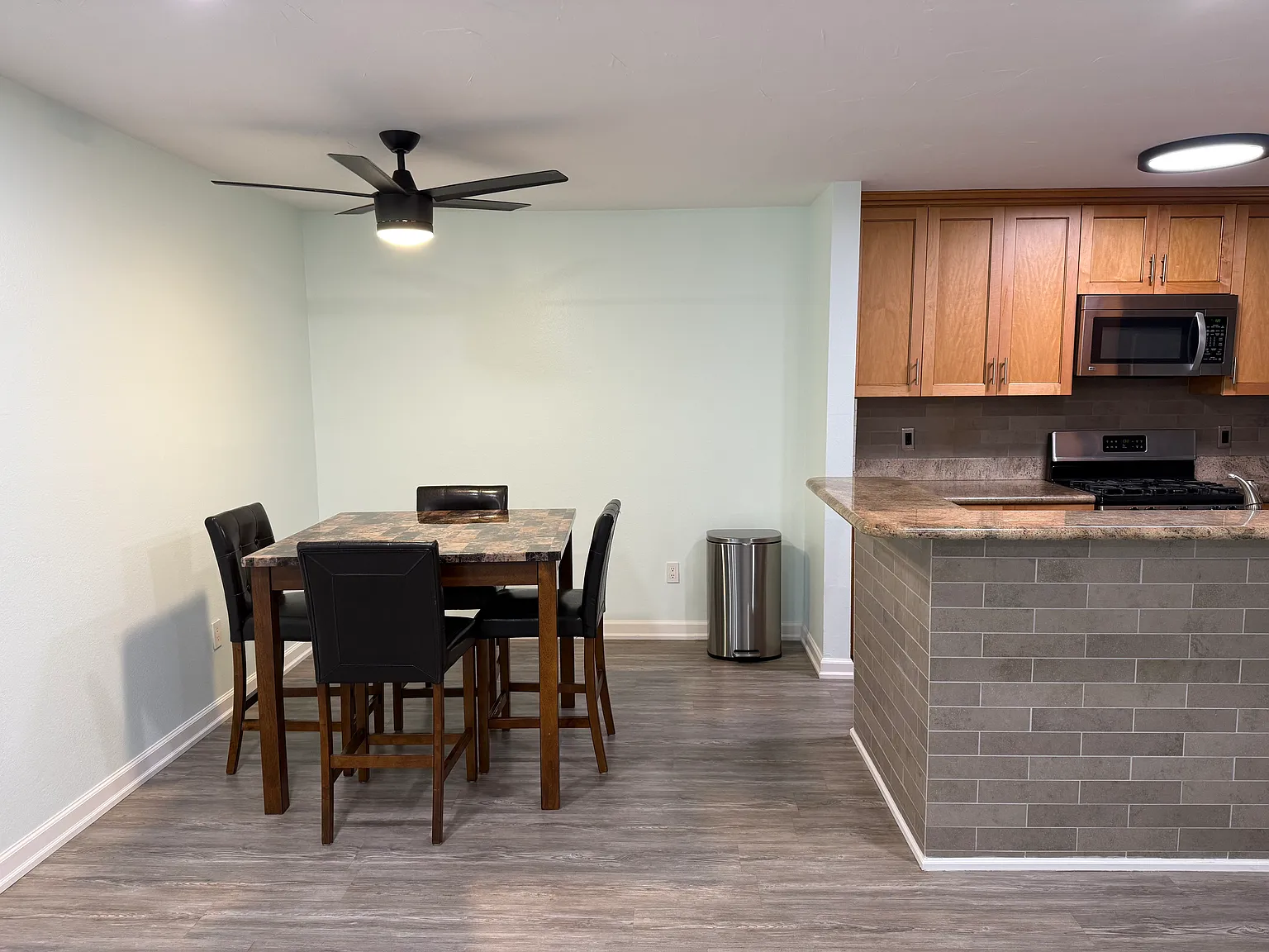 1 bed, 700 sqft, $2,700 — Photo 3