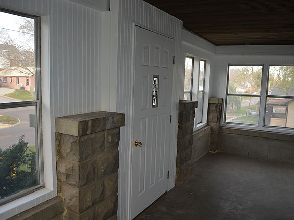 2nd image of 2200 Villa Ave