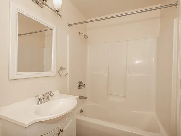 Walk to UC & UC Medical | 1BR/2BR Apartments — Photo 67