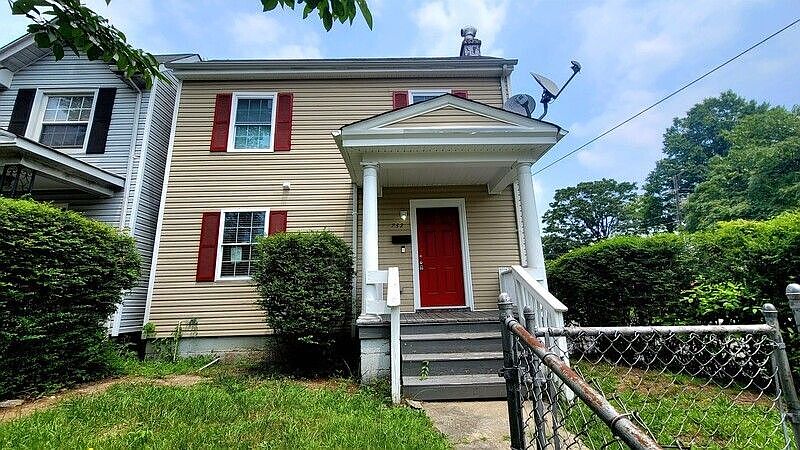 1st image of 732 E Gladstone Ave