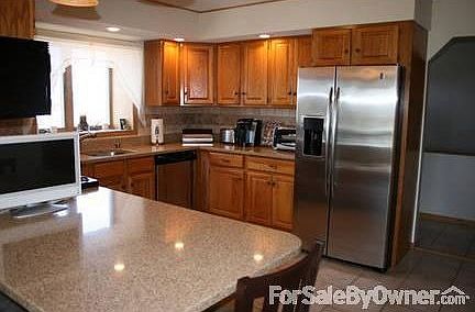 Kitchen
						:
						Breakfast Bar for convenient dining