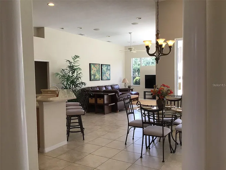1292 W Hillsborough Blvd — Photo 2