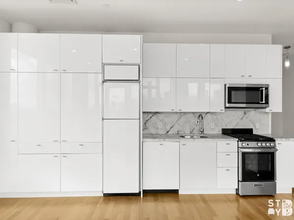 525 Clinton Avenue image 4 of 17