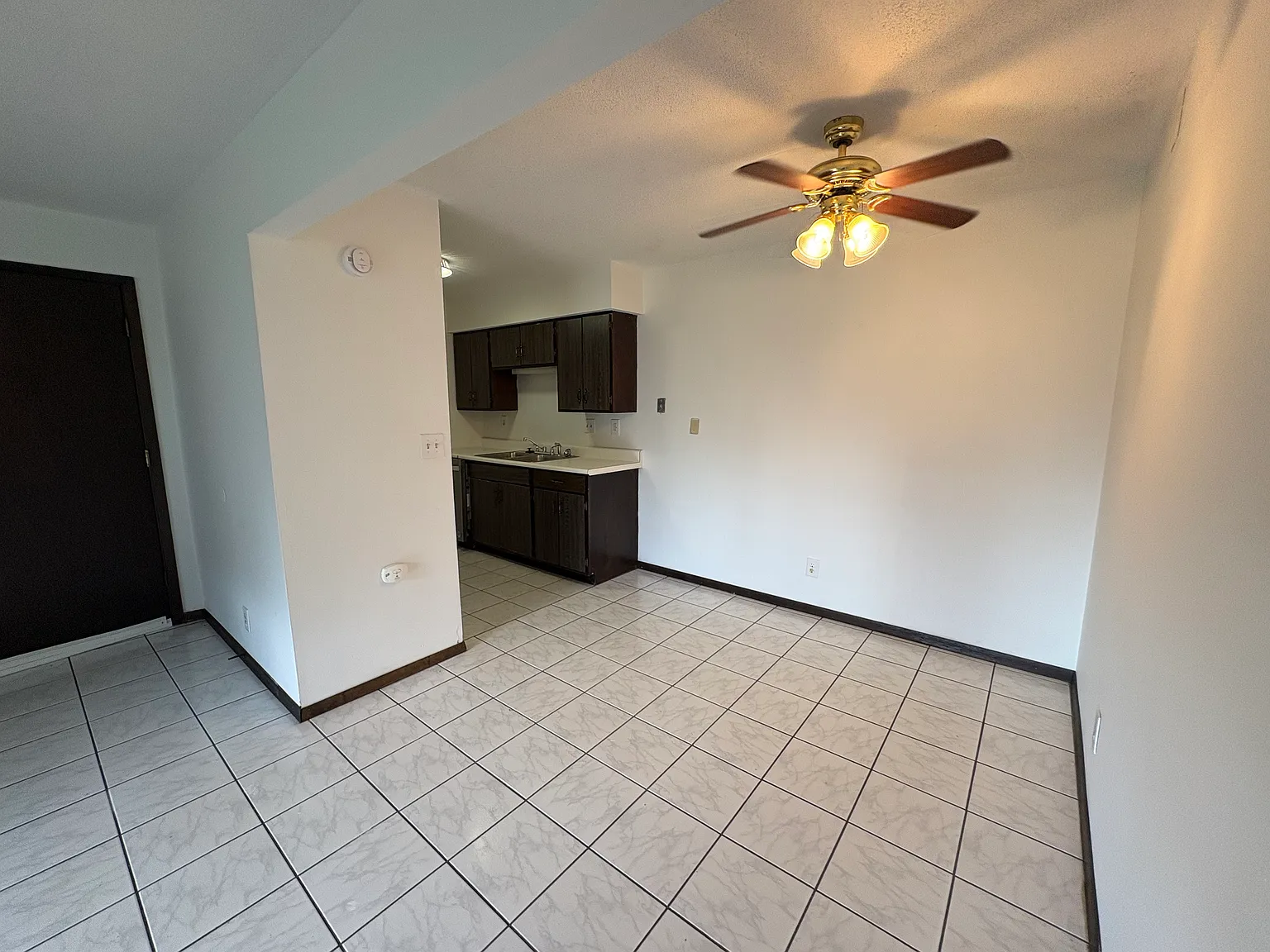 2 bed, 1.5 bath, 900 sqft, $950 — Photo 4