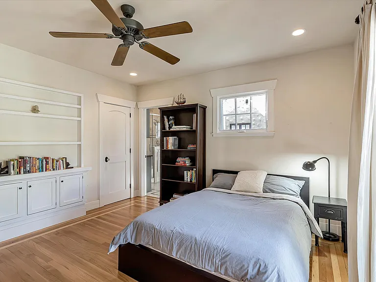 1568 Mariposa Ave — Photo 13