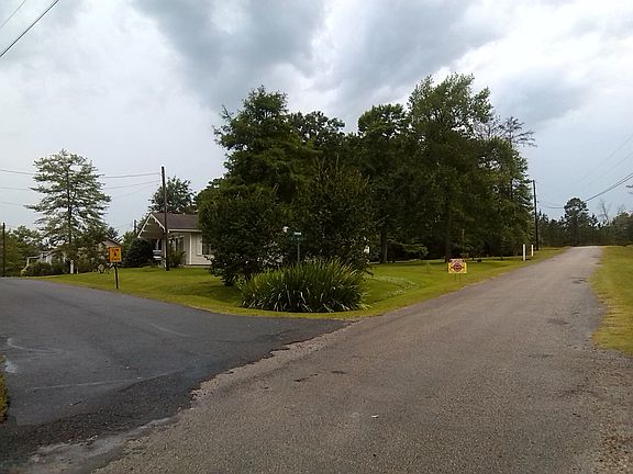 3rd image of 132 Crestwood Dr