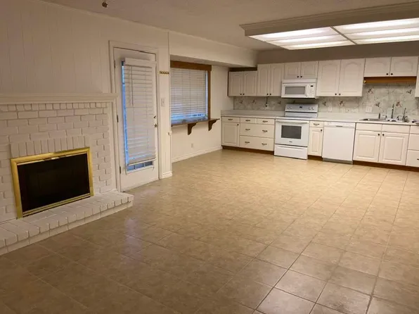 915 Roaring Springs Rd, Fort Worth, TX 76114