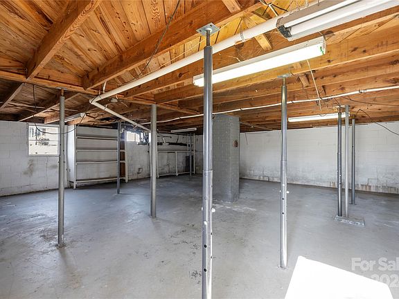 5th image of 2217 W Front St