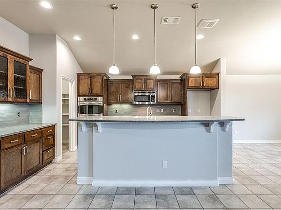 5th image of 2408 SW 141st St