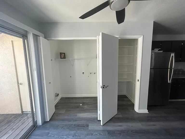 Creekside Apartments — Photo 5