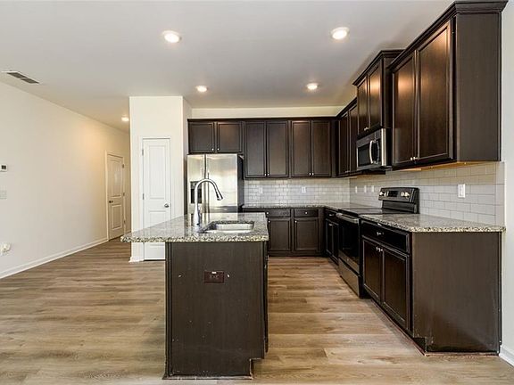 5th image of 4950 Elm Brook Dr