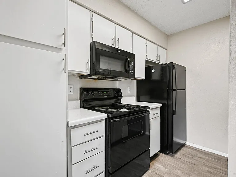 Preston Oaks — Photo 13