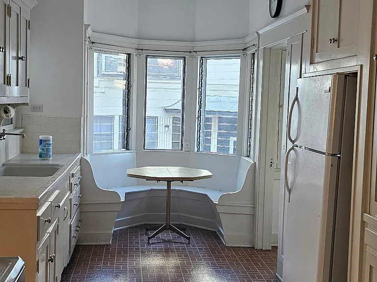 218 1/2 N Kenmore Ave — Photo 23