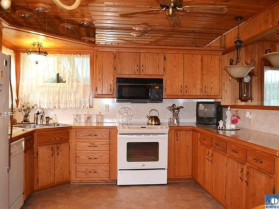 4th image of 1042 Tamarack Ln