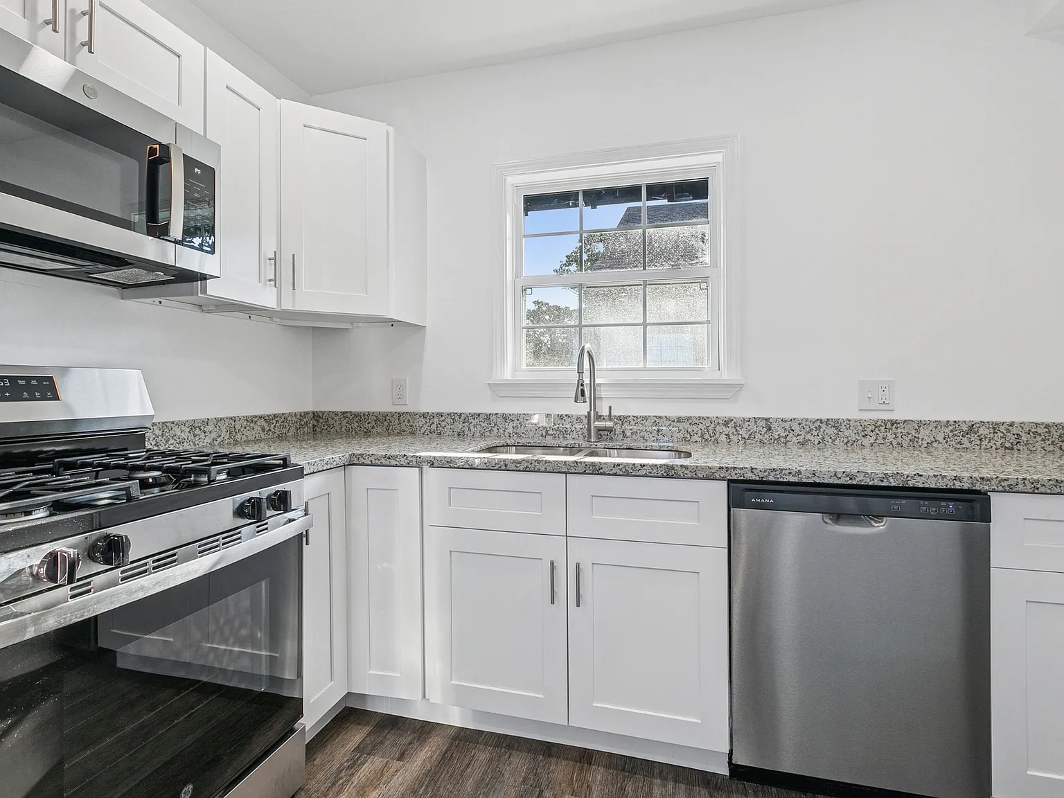 2 bed, 705 sqft, $2,800 — Photo 1