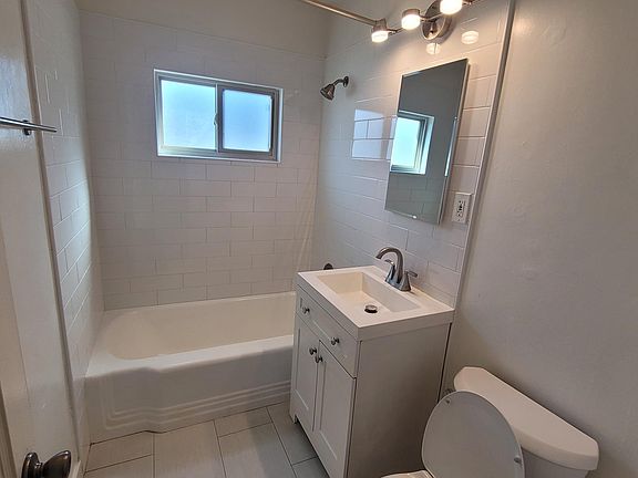 5th image of 2241 E 10th St #2241