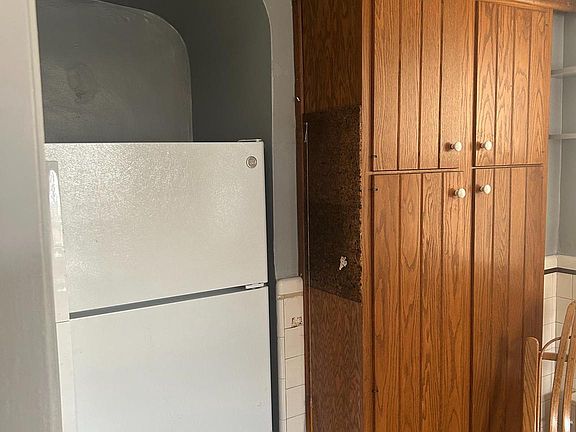 3rd image of 1217 Devereaux Ave