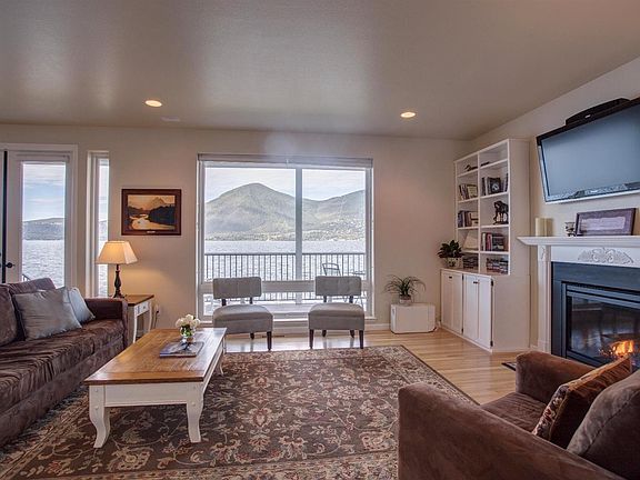 2nd image of 10931 SW Lakeshore Drive