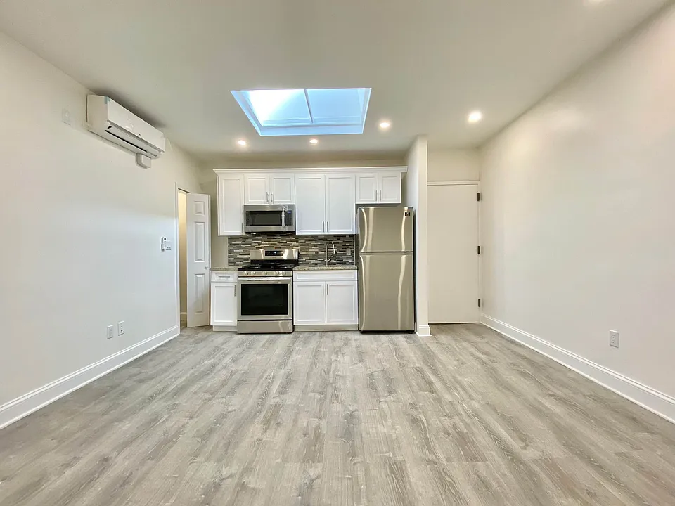 28-44 31st St #2R