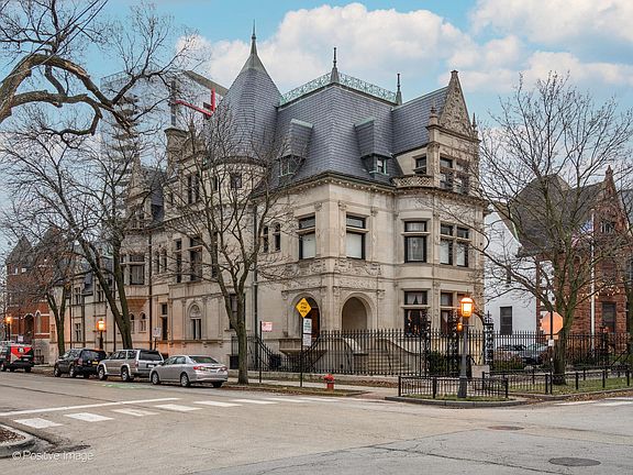 2nd image of 1801-1811 S Prairie Ave