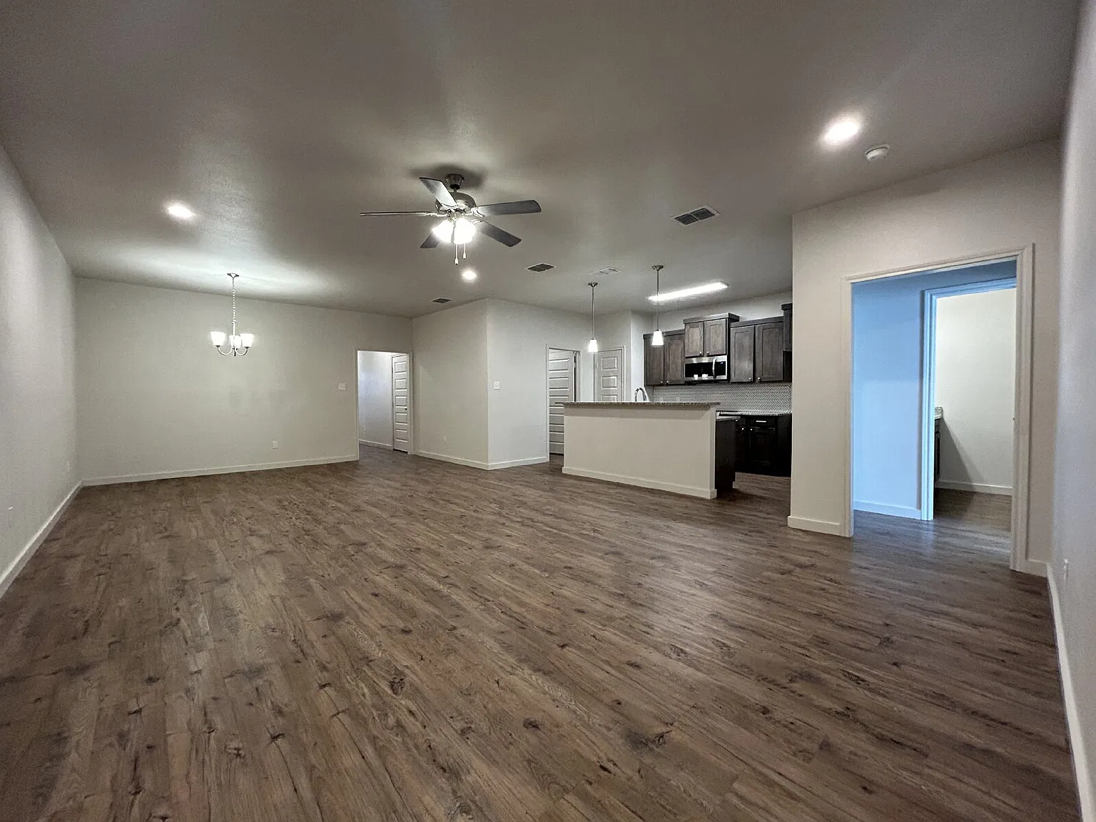 2 bed, 2.0 bath, 1390 sqft, $1,425 — Photo 2