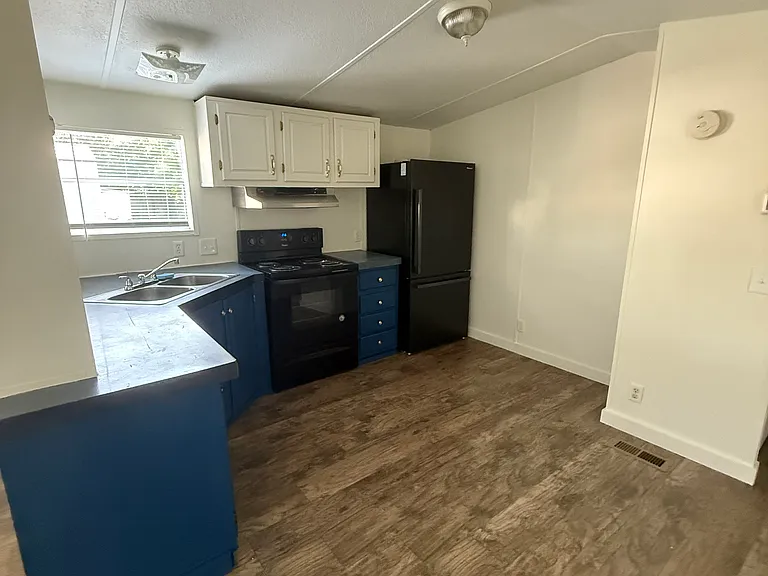 525 Rebecca Ln — Photo 6