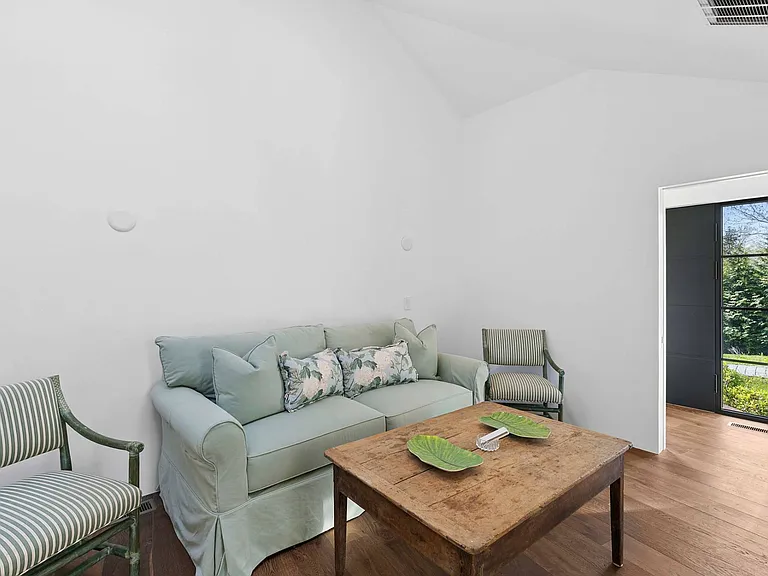 15 Atterbury Rd — Photo 11