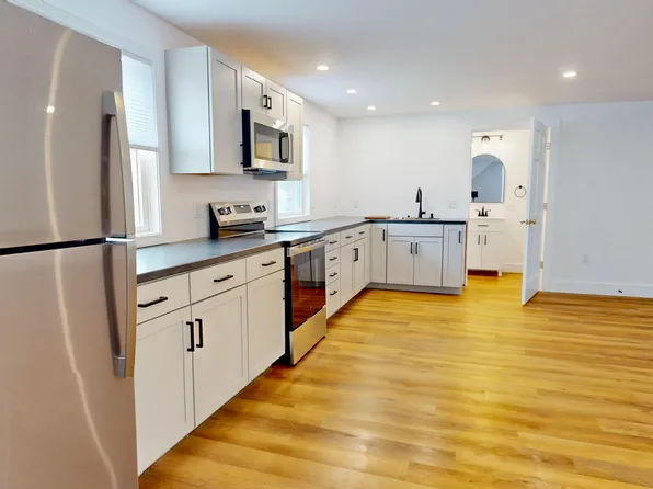 650 Rockland St #202, Rockport, ME 04856