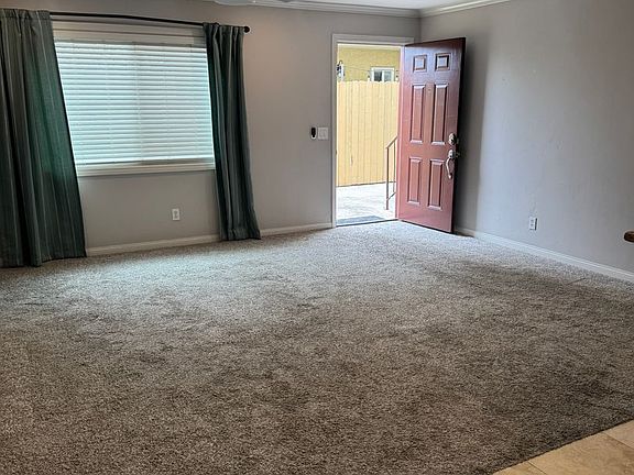 4th image of 2913 A St Unit 4