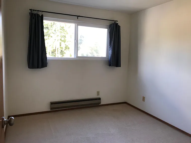 3516 NE 75th St #6 — Photo 8